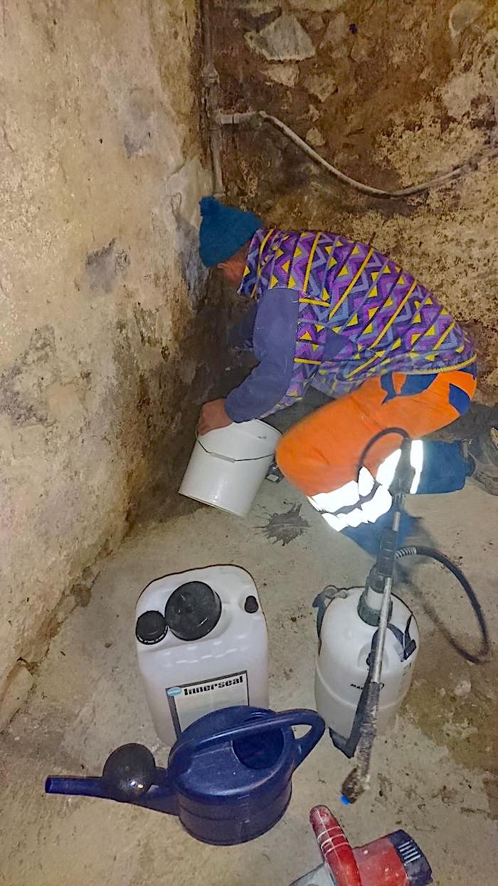 Komsol Komsol®SEAL keller bohrung fundamente versiegeln abdichten Hydrophobieren Feuchtigkeitssanierung frostsicher altbau Plug