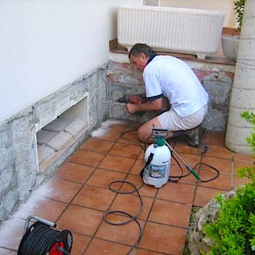 Komsol Komsol®SEAL keller bohrung fundamente versiegeln abdichten Hydrophobieren Feuchtigkeitssanierung frostsicher aussen