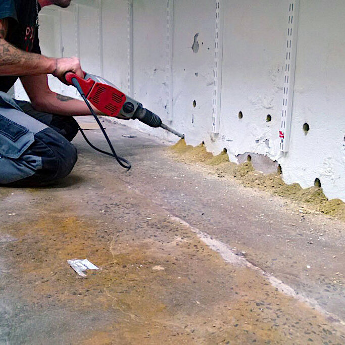 Komsol Komsol®SEAL keller bohrung fundamente versiegeln abdichten Hydrophobieren Feuchtigkeitssanierung frostsicher