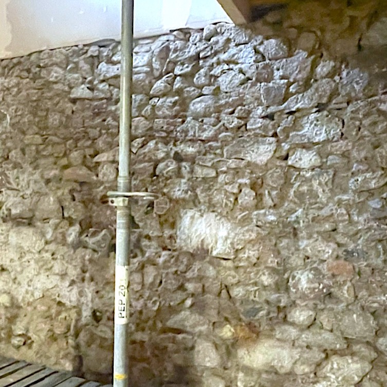 Komsol Komsol®SEAL keller Bruchsteinwand veredeln abdichten Hydrophobieren Feuchtigkeitssanierung frostsicher altbau Behandlung