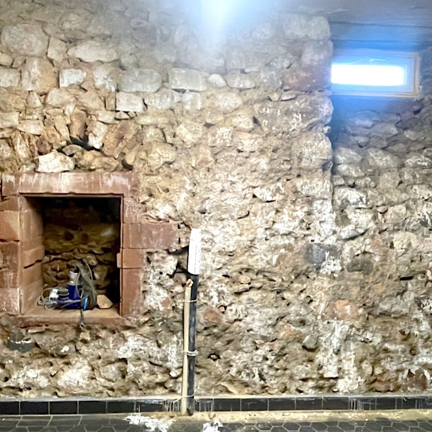 Komsol Komsol®SEAL keller Bruchsteinwand veredeln abdichten Hydrophobieren Feuchtigkeitssanierung frostsicher altbau behandelt