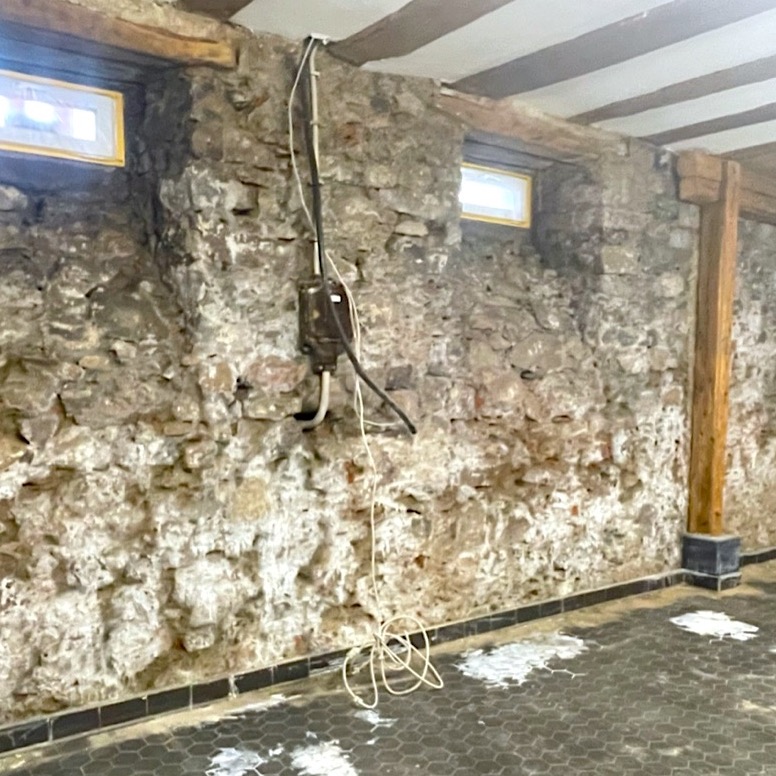 Komsol Komsol®SEAL keller Bruchsteinwand veredeln abdichten Hydrophobieren Feuchtigkeitssanierung frostsicher altbau unbehandelt