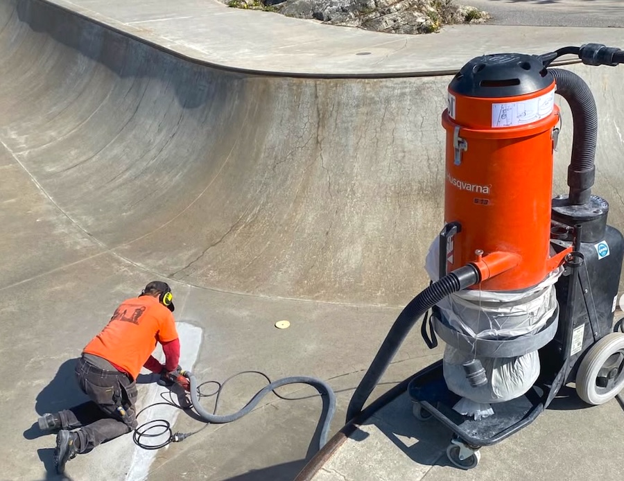 Komsol SKATESEAL Premium Versiegelung Skatepark Beton Spezialformel maximale Haltbarkeit Sicherheit Skater Ausfuehrung Fachmann Spezialist