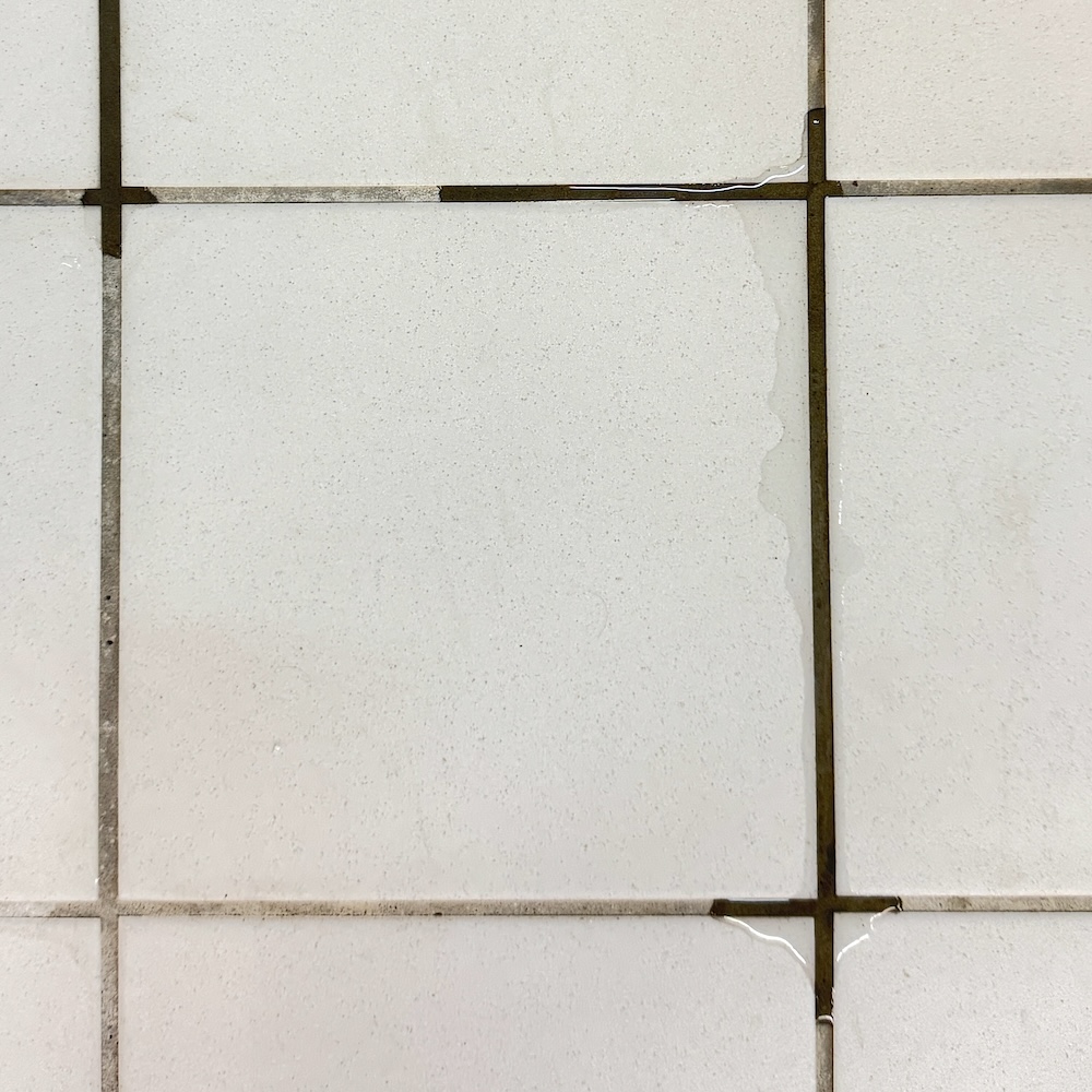 komsol SEAL Schwimmbecken Schwimmbad SUCON Ingenieurbau Beton Versiegeln Spezialisten Zement Fugen