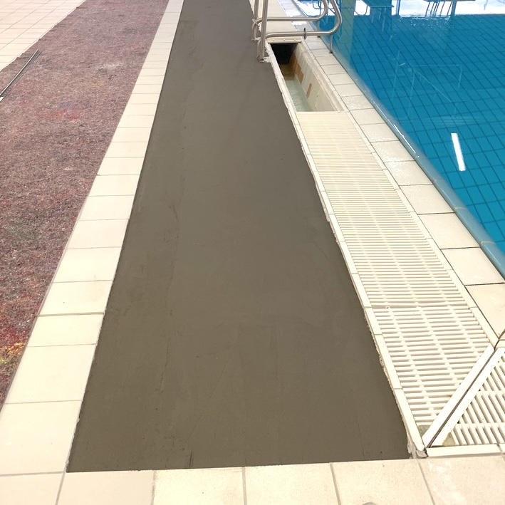 komsol SEAL Schwimmbecken Schwimmbad SUCON Ingenieurbau Beton Versiegeln Spezialisten Dicht Sanierung Nachher